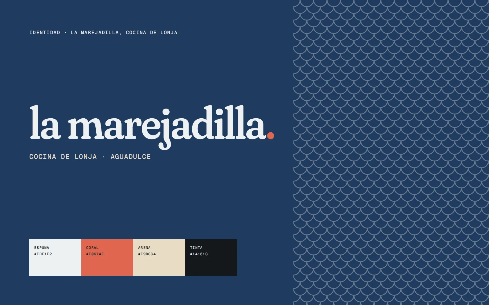 Identidad de La Marejadilla: logotipo en minúscula con punto coral sobre azul y patrón de escamas.
